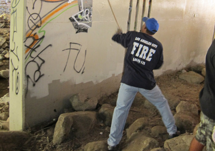 LAFD gets in on the graffiti clean up